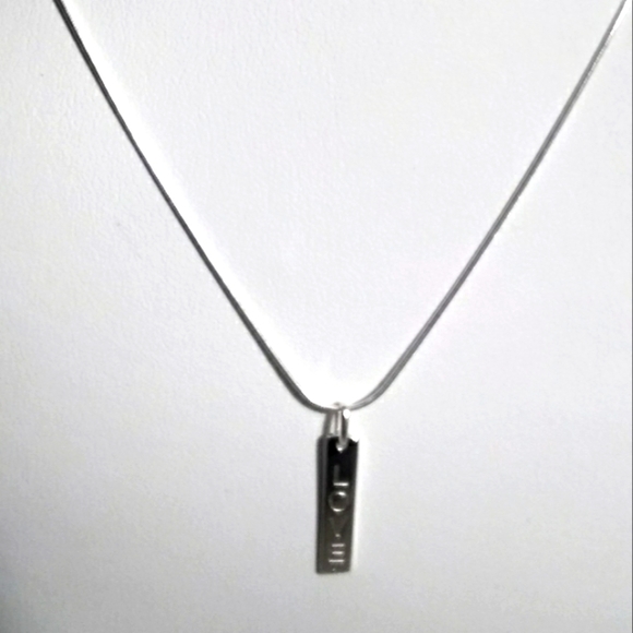 Jewelry - 🆕 sterling silver love pendent and 18in chain